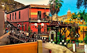 Lima – Templo Pre Inca de Pachacamac – Barranco – City tour Colonial y Moderno: Parque del Amor, Huaca Pucllana, Centro financiero de San Isidro – Plaza de Armas de Lima: Catedral Lima, Palacio de Gobierno y Convento de San Francisco (Desayuno y Almuerzo)