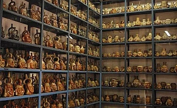 Lima – Tour Degustación comida peruana: Ceviche peruano en La Mar, papa rellena y pisco peruano en Taberna Queirolo, Anticuchos y Picarones – Visita Museo Larco – Malecón de Miraflores (Desayuno y Almuerzo)