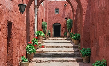 Llegada a Arequipa – City Tour en Arequipa – Tarde libre (Desayuno y Almuerzo)