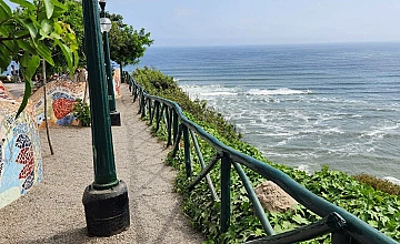 Lima – City tour Colonial y Moderno: Parque del Amor, Huaca Pucllana, Centro financiero de San Isidro – Plaza de Armas de Lima: Catedral de Lima, Palacio de Gobierno y Convento Catacumbas de San Francisco – Barranco Barrio Bohemio (Desayuno y Almuerzo)